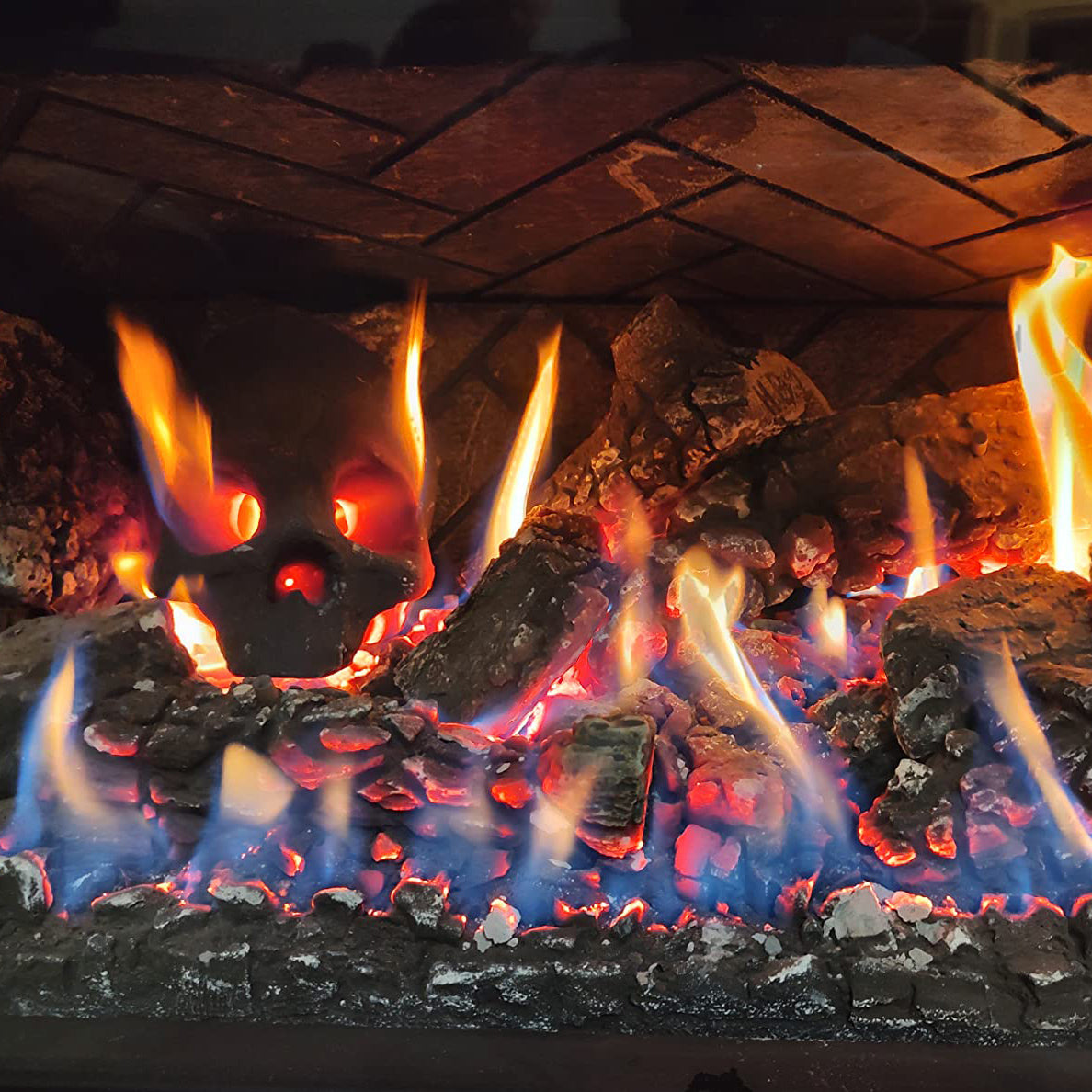 Ceramic Fire Skull - Black - Large